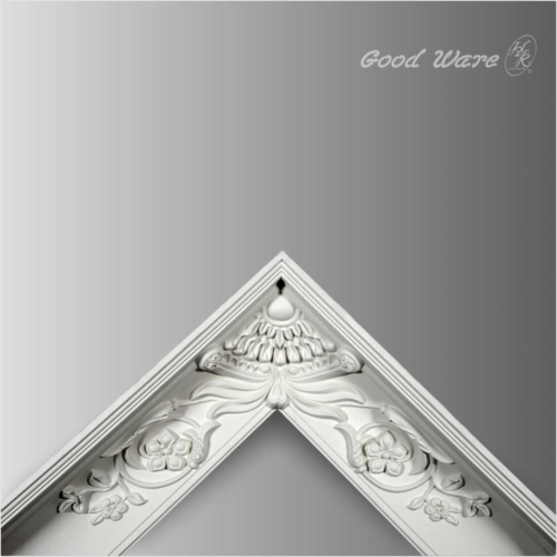 Polyurethane crown moulding inside corner