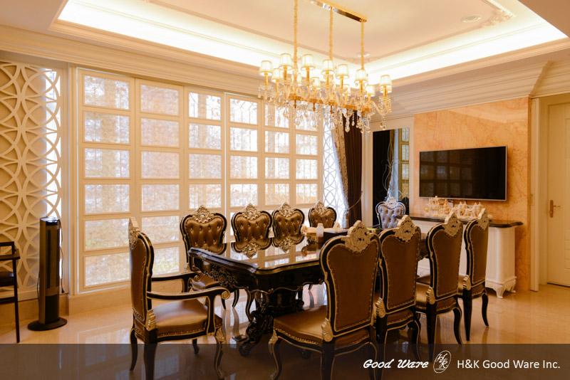 Crown molding for indirect lighting